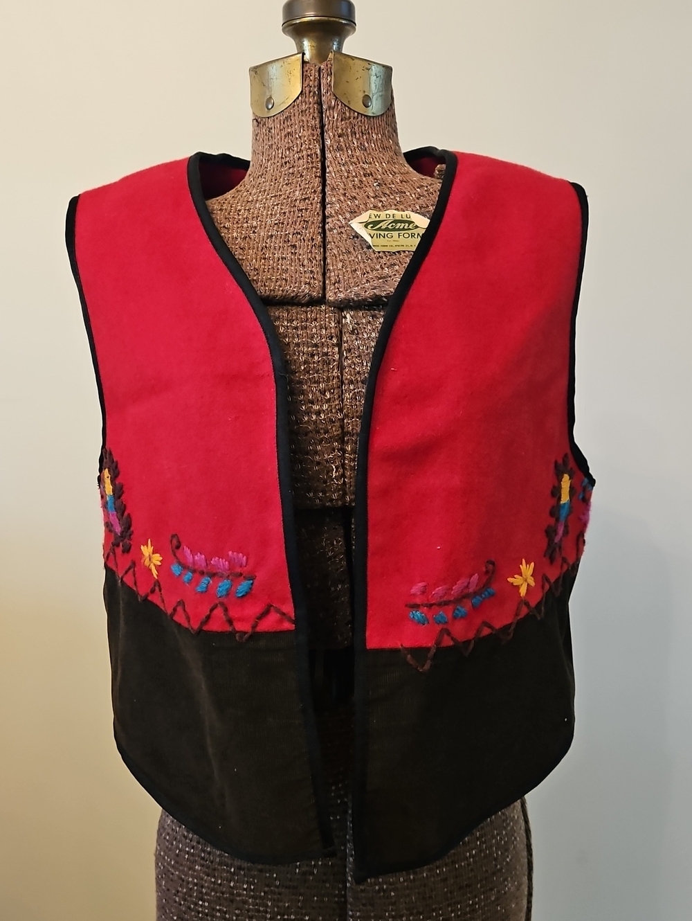 Vintage 1990s Russ Sport Petite Medium Wool Corduroy Embroidered Vest Red Black